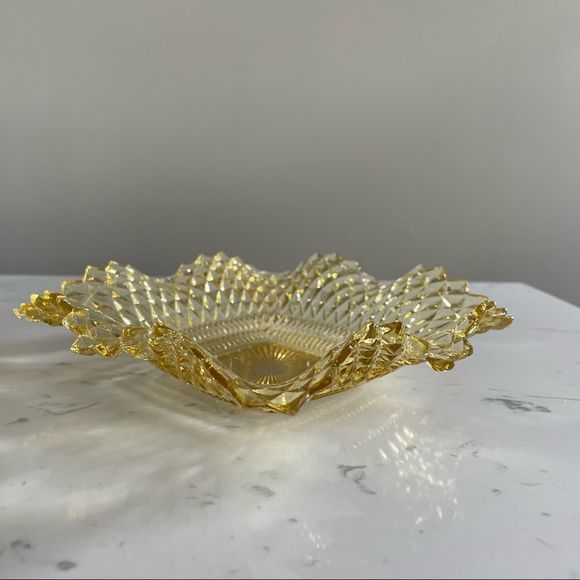 Other - Vintage 70s yellow glass Krystal ash tray